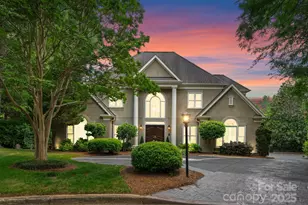 4429 Cameron Oaks Dr, Charlotte, NC 28211 - Photo 1