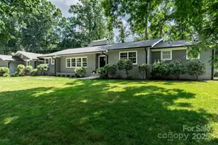 1035 15th Ave NW, Hickory, NC 28601 - Photo 1