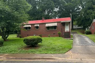 127 S Caldwell Ave, Newton, NC 28658 - Photo 1