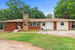 1810 13th Ave NE, Hickory, NC 28601 - Photo 1