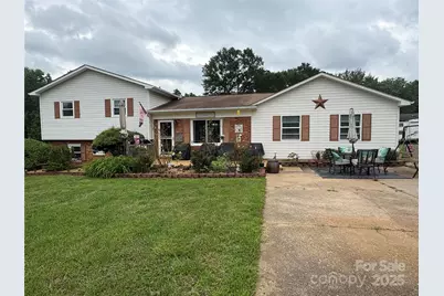 1895 Sandy Circle, Newton, NC 28658 - Photo 1