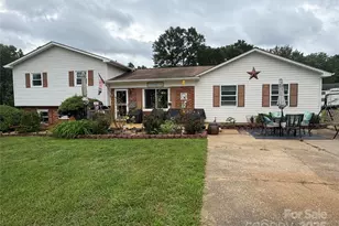 1895 Sandy Cir, Newton, NC 28658 - Photo 1