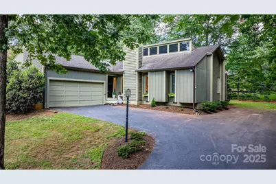 1748 4th Street Court NE, Hickory, NC 28601 - Photo 1