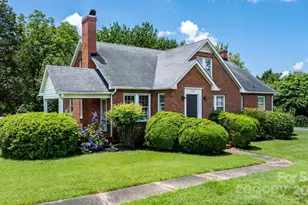 1520 21st Ave NE, Hickory, NC 28601 - Photo 1