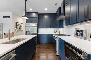 460 E 33rd St, Charlotte, NC 28205 - Photo 1