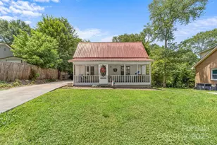 727 W Main Street Ext, Lincolnton, NC 28092 - Photo 1