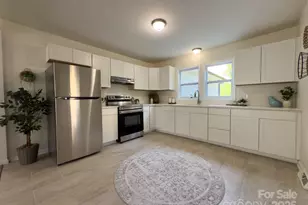 608 E 11th St, Newton, NC 28658 - Photo 1