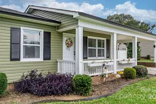 3545 Yorkland Dr, Hickory, NC 28601 - Photo 1