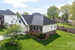 3837 1st St Ln NW, Hickory, NC 28601 - Photo 1