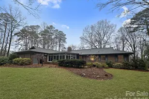 104 34th Ave NE, Hickory, NC 28601 - Photo 1