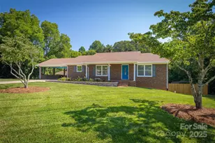 207 Valdese Dr, Morganton, NC 28655 - Photo 1