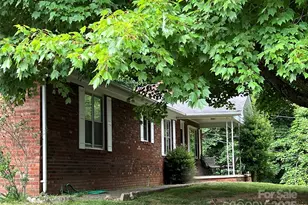 92 Mountain View Rd, Burnsville, NC 28714 - Photo 1