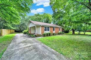 225 Deer Creek Dr, Matthews, NC 28105 - Photo 1