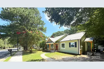 1062 5th Street NE, Hickory, NC 28601 - Photo 1