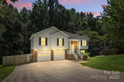 824 17th Avenue Drive SE, Hickory, NC 28602 - Photo 1