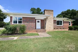 737 8th St SW, Hickory, NC 28602 - Photo 1