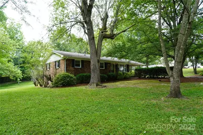 402 E Iowa Avenue, Bessemer City, NC 28016 - Photo 1