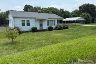 130 Ivanhoe Ln, Statesville, NC 28625 - Photo 1