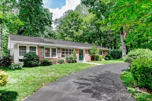 171 Surry Ln, Hendersonville, NC 28791 - Photo 1