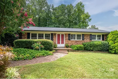 504 E Iowa Avenue, Bessemer City, NC 28016 - Photo 1