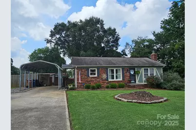 818 S Laurel Street, Lincolnton, NC 28092 - Photo 1