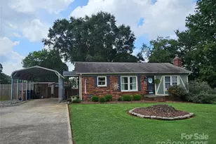 818 S Laurel St, Lincolnton, NC 28092 - Photo 1