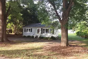 601 E John St, Matthews, NC 28105 - Photo 1