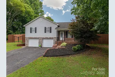 2414 22nd Street NE, Hickory, NC 28601 - Photo 1
