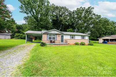 2131 24th Street NE, Hickory, NC 28601 - Photo 1