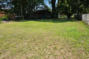 129 Woodlawn Dr, Statesville, NC 28677 - Photo 1