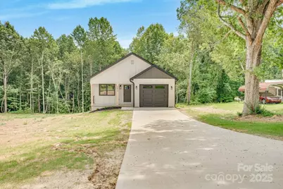 1013 37th Street SW, Hickory, NC 28602 - Photo 1