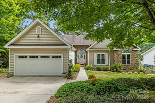 3000 Middleton Way Ct, Hendersonville, NC 28791 - Photo 1