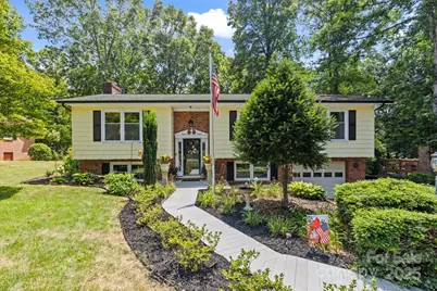 1190 18th Avenue NE, Hickory, NC 28601 - Photo 1