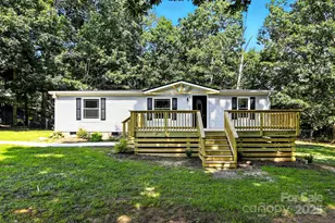 2734 Orangewood Ln, Newton, NC 28658 - Photo 1