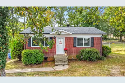 1763 1st Avenue NW, Hickory, NC 28601 - Photo 1