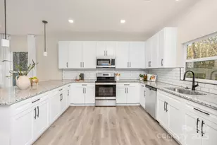 804 Plaza Walk Dr, Charlotte, NC 28215 - Photo 1