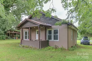 417 E Patterson St, Hendersonville, NC 28739 - Photo 1