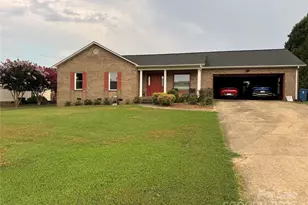 1619 Heron Ct, Newton, NC 28658 - Photo 1