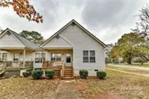 300 Hoskins Mill Ln, Charlotte, NC 28208 - Photo 1