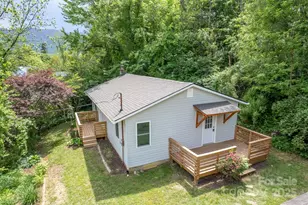 307 Hawthorne Ave, Swannanoa, NC 28778 - Photo 1