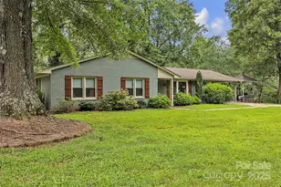 1060 26th Ave NE, Hickory, NC 28601 - Photo 1