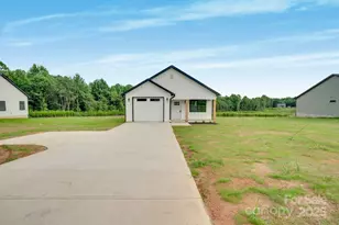 673 S Grove St, Lincolnton, NC 28092 - Photo 1