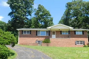 125 Fulton Dr, Hendersonville, NC 28792 - Photo 1