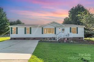 1140 Peppertree Dr, Mount Holly, NC 28120 - Photo 1