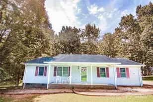 1410 Hickory Nut Ln, Lincolnton, NC 28092 - Photo 1