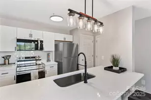 1620 Arlyn Cir, Charlotte, NC 28213 - Photo 1