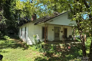 2320 N Stewart Ave, Newton, NC 28658 - Photo 1