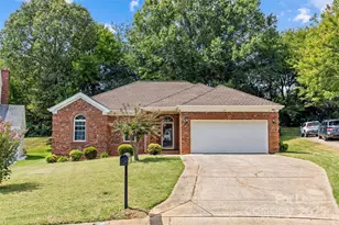 127 Lakewood Cir Dr, Mooresville, NC 28117 - Photo 1