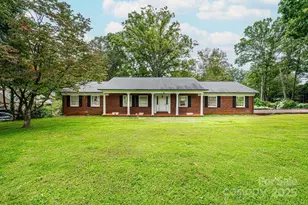 960 16th Ave Pl NW, Hickory, NC 28601 - Photo 1