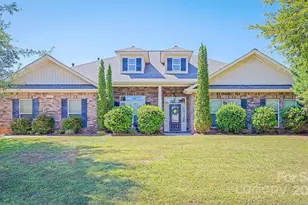 131 Water Ski Dr, Statesville, NC 28677 - Photo 1